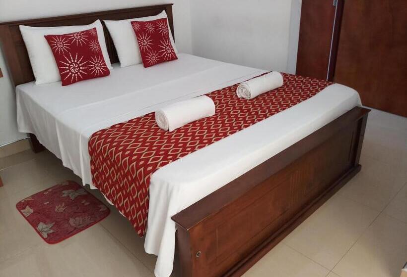 Standard Room with Balcony, Shani Residence Kandy