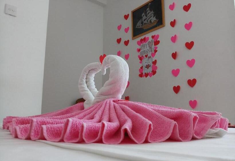 Standard Room with Balcony, Shani Residence Kandy