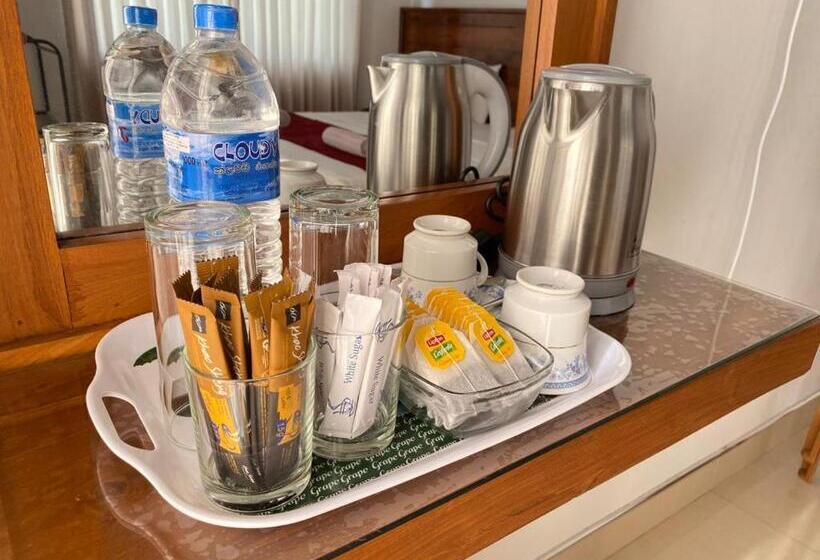Standard Room, Shani Residence Kandy