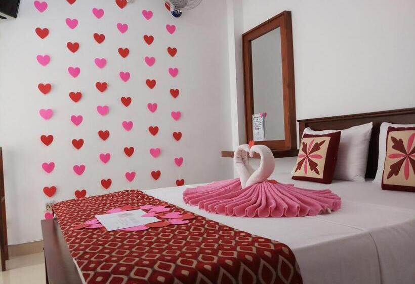 Standard Room with Balcony, Shani Residence Kandy