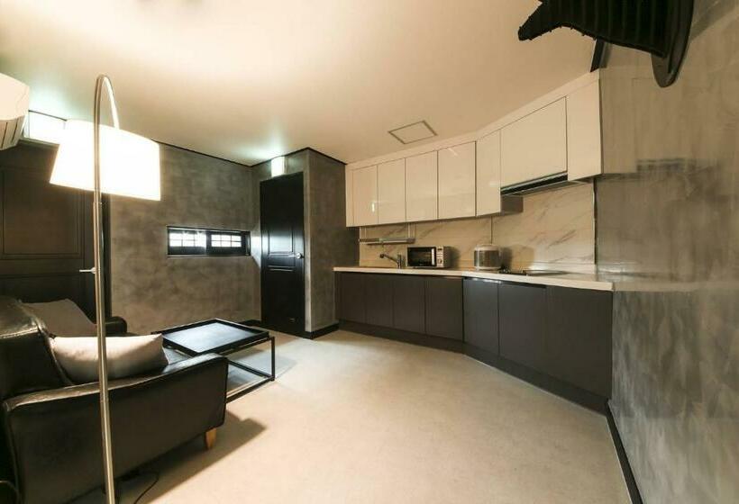 Family Suite, Gupo Station Almond