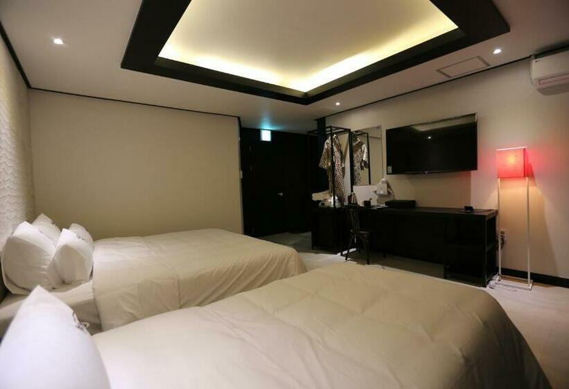 Family Suite, Gupo Station Almond