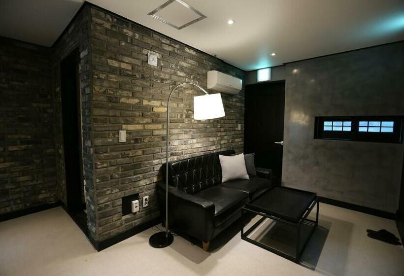 Family Suite, Gupo Station Almond