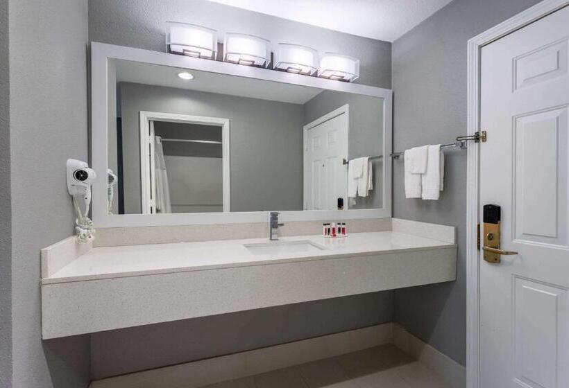 Номер Стандарт, Ramada By Wyndham Sellersburg/louisville North