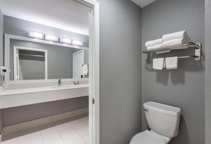 Люкс Deluxe Кровать Кинг, Ramada By Wyndham Sellersburg/louisville North