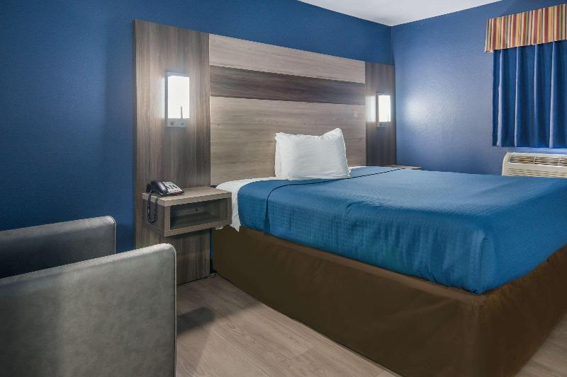 带大床的标准间, Rodeway Inn Carrollton I 35e