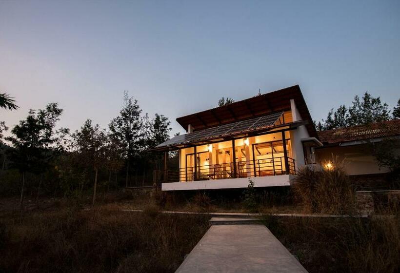 Полулюкс Вид на Горы, Dhole's Den Bandipur