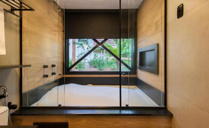 Номер Deluxe, Songphanburi