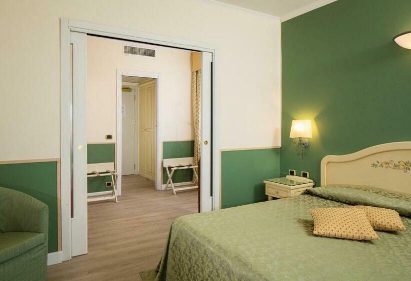 جناح جونيور, Grande Albergo