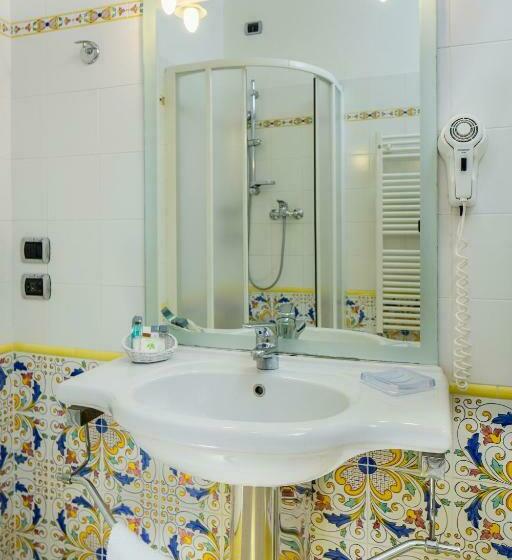 جناح جونيور, Grande Albergo