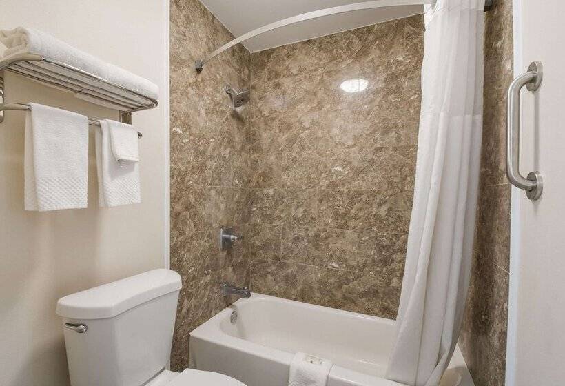 带2个双人床的标准工作室, Quality Inn Decherd / Winchester