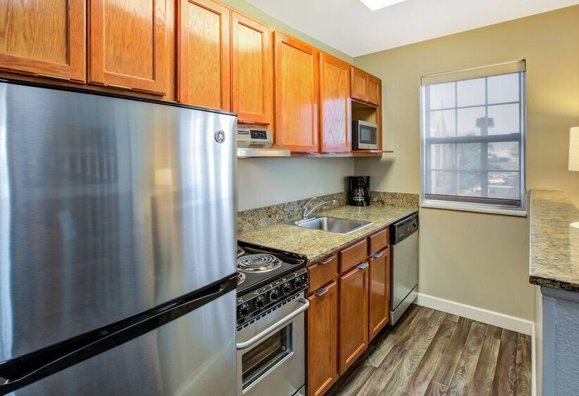 Люкс 2 Спальни, Towneplace Suites Detroit Dearborn