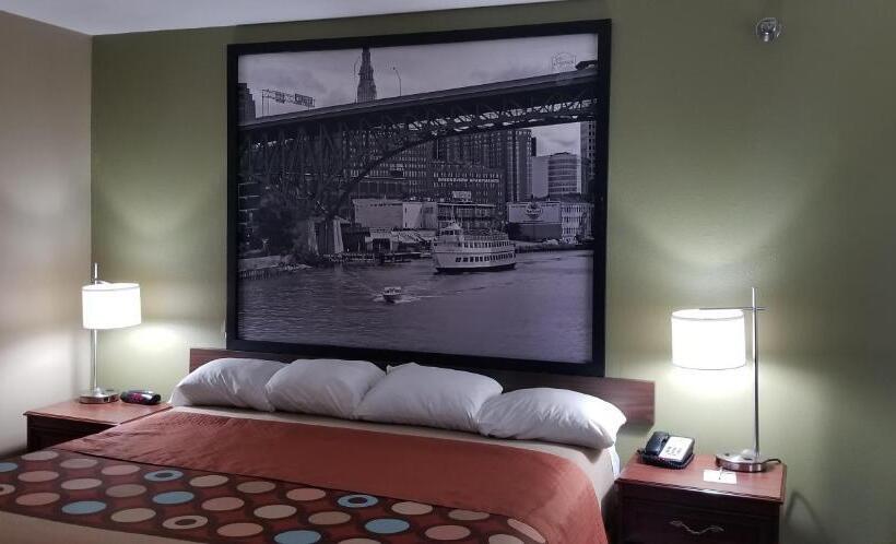 Люкс Deluxe Кровать Кинг, Super 8 By Wyndham Bellefontaine