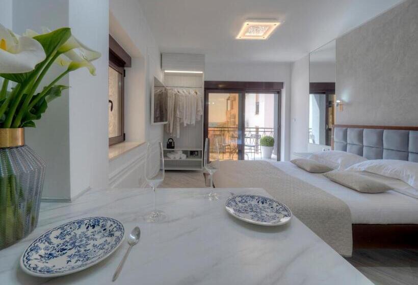 استودیوی استاندارد با چشم‌انداز دریا, Misisuone Apartments Budva