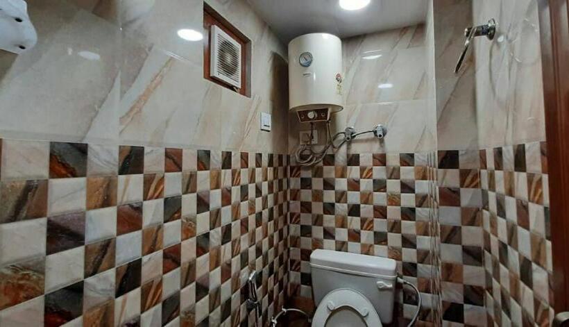 اتاق خانوادگی, Room In Guest Room   Posh S Delhi Foreigners Area, Lajpat Nagar