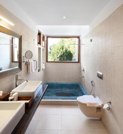 디럭스 룸, Suryavilas Luxury Resort & Spa