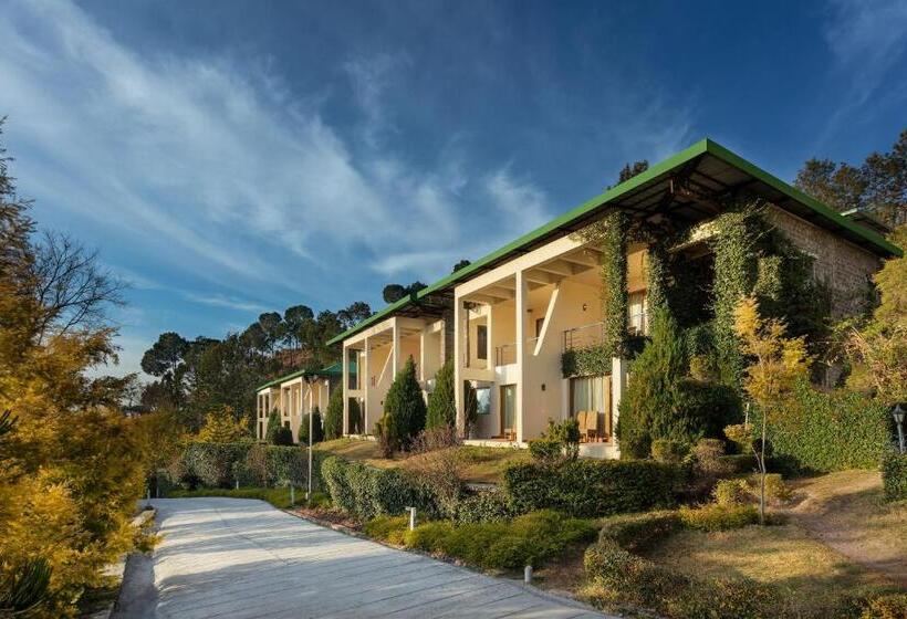 디럭스 룸 킹사이즈 침대, Suryavilas Luxury Resort & Spa