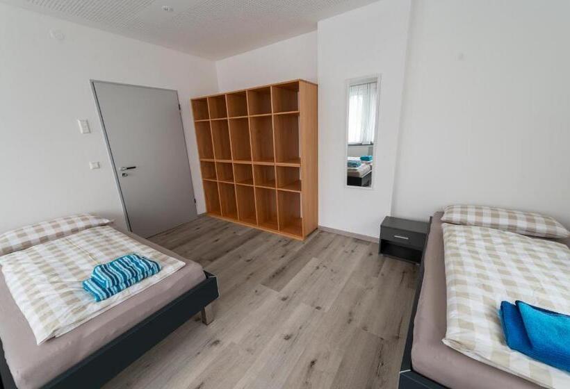 اتاق استاندارد سه تخته با سرویس بهداشتی مشترک, Stadthaus Seeblick G5   Hostel