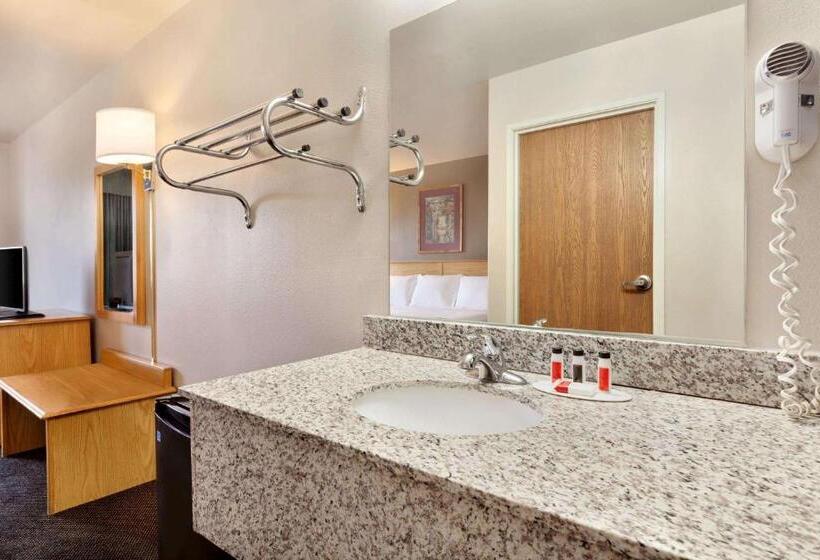 חדר סטנדרט מותאם לאדם עם מוגבלויות, Travelodge By Wyndham Yermo