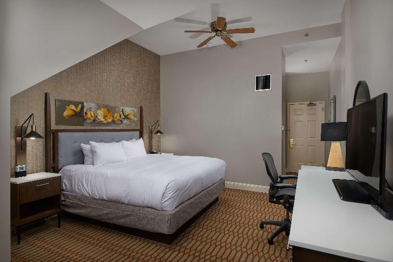 Habitació Estàndard Llit King, Virginia Crossings Hotel, Tapestry Collection By Hilton