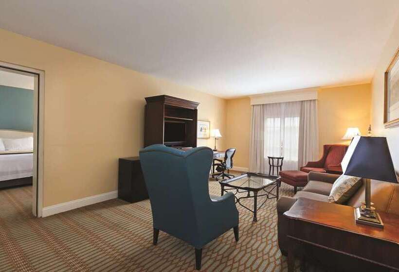 Номер Deluxe Кровать Кинг, Virginia Crossings Hotel, Tapestry Collection By Hilton