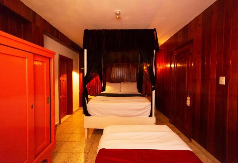 Habitación Triple Estándar, Kaza Muta