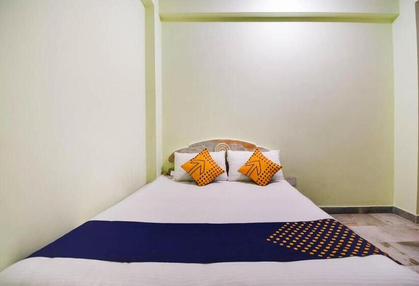 غرفة كلاسيكية ثلاثية, Spot On Hotel Red Tomato