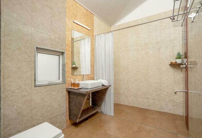 Семейный Номер, Whistling Woodzs Resort