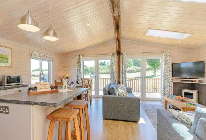 Дом 2 Спальни, Hazelhurst Lodges