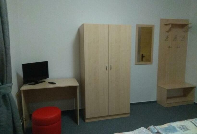 标准间, Lidový Dům