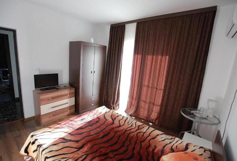اتاق اکونومی, Casa Lucian
