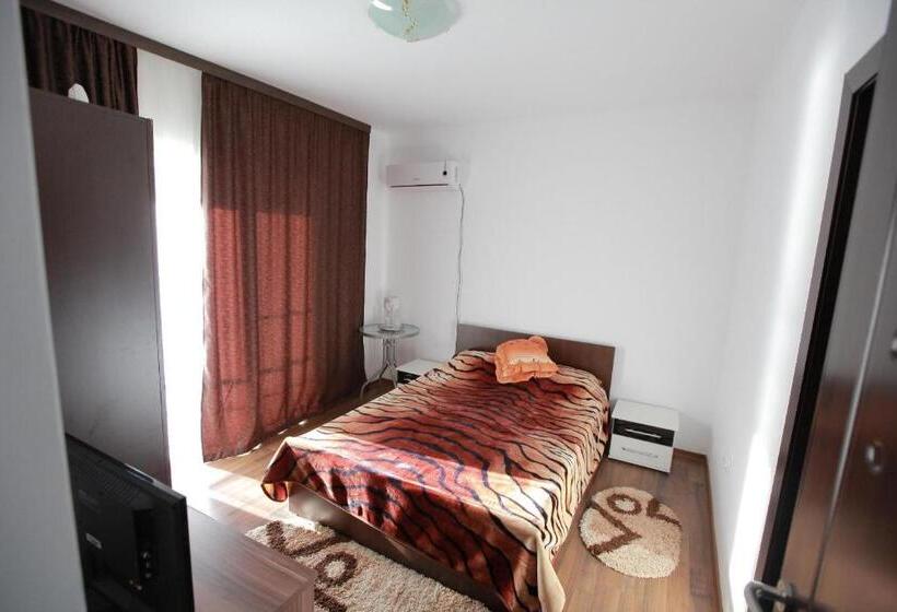 اتاق اکونومی, Casa Lucian