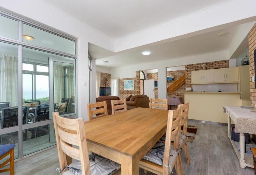 Дом 1 Спальня, Vic Bay Beach House