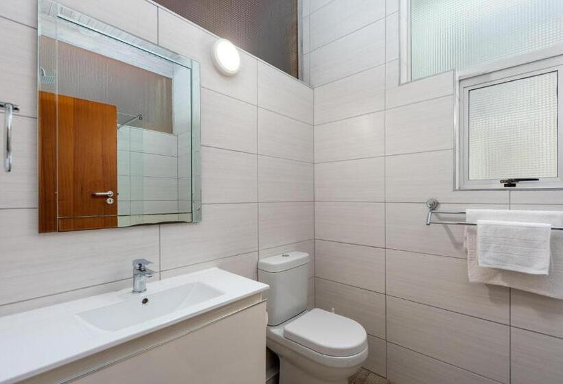 Дом 1 Спальня, Vic Bay Beach House