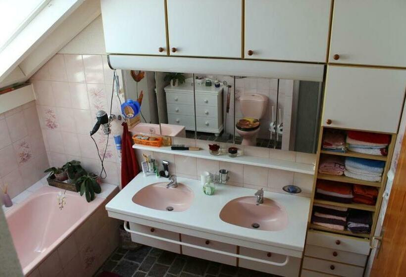 اتاق استاندارد با سرویس بهداشتی مشترک, Bed & Breakfast Wepfer