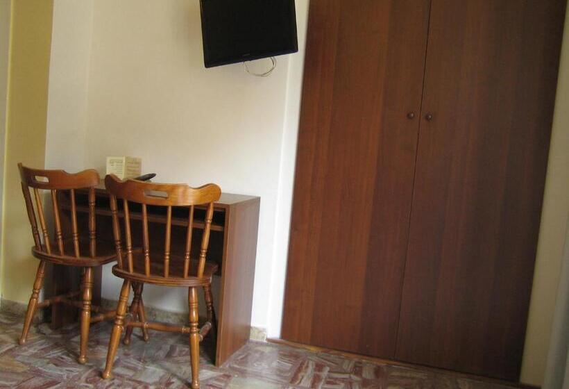 Номер Стандарт Трехместный, Albergo Carpino