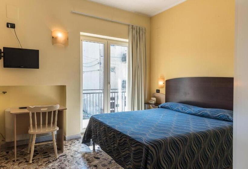 Номер Стандарт Трехместный, Albergo Carpino