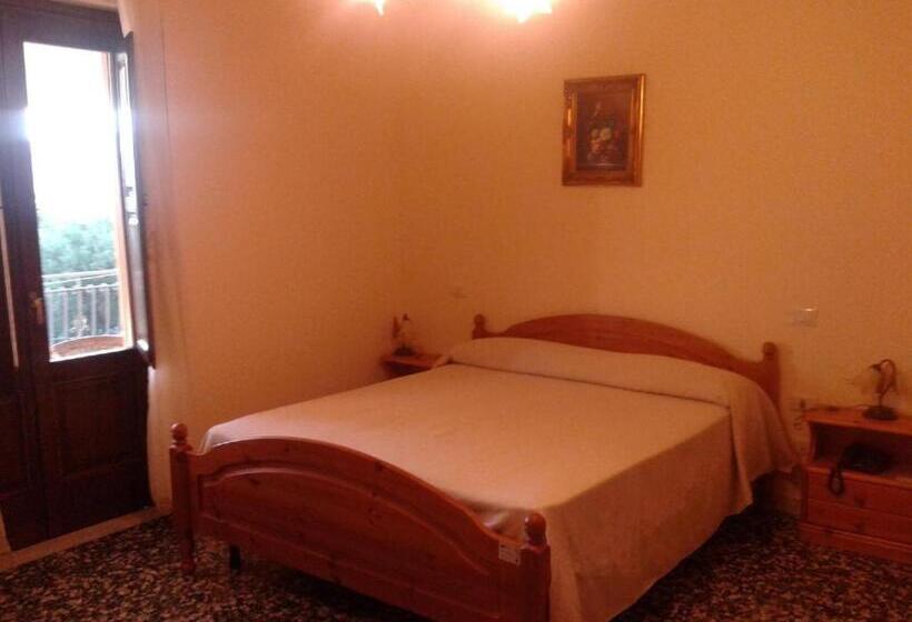 غرفة ديلوكس مطلّة علي البحر مزوَّدة بشُرفة, Casa Vacanze Primula Palinuri