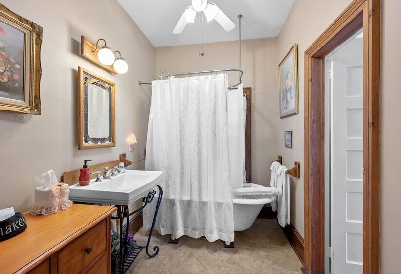 Люкс Повышенной Комфортности, Goodbread House Bed And Breakfast