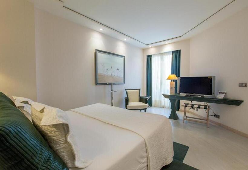 سوییت جونیور با چشم‌انداز دریا, Las Arenas Balneario Resort