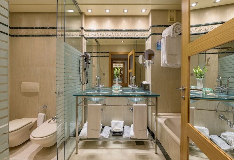 اتاق لوکس با چشم‌انداز دریا, Las Arenas Balneario Resort