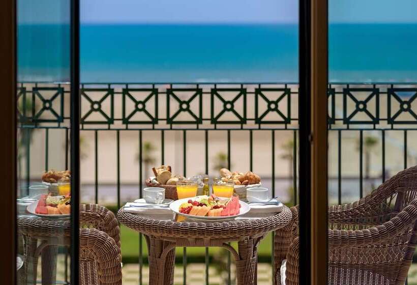 اتاق لوکس با چشم‌انداز دریا, Las Arenas Balneario Resort