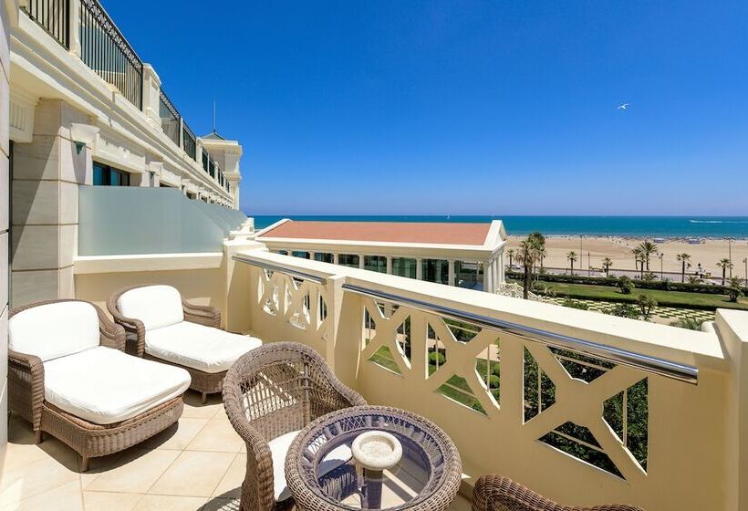 سوییت جونیور با چشم‌انداز دریا, Las Arenas Balneario Resort