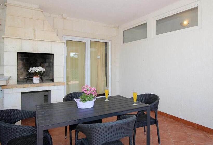 Апартаменты Deluxe 2 Спальни, Villa Antea Apartments