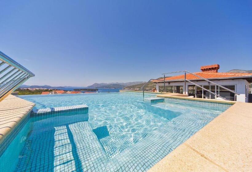 Superior 2-bedroom flat with sea view, Villa Antea Apartments
