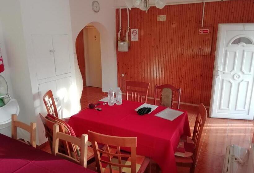 Номер Стандарт, Asta La Vista Vendégház