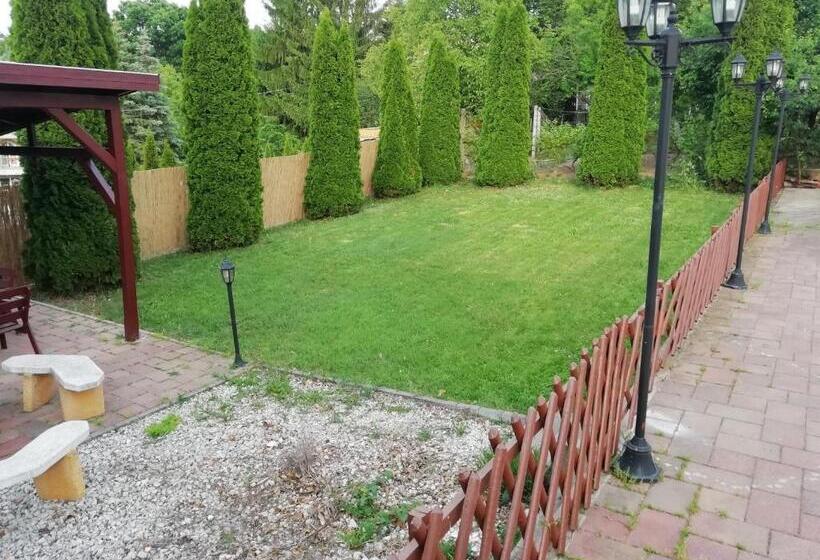 Номер Стандарт, Asta La Vista Vendégház