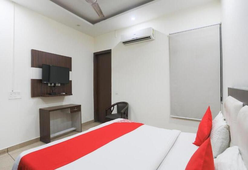 اتاق کلاسیک سه تخته, Flagship Hotel Sanfot