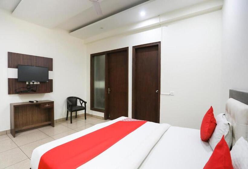 اتاق کلاسیک سه تخته, Flagship Hotel Sanfot