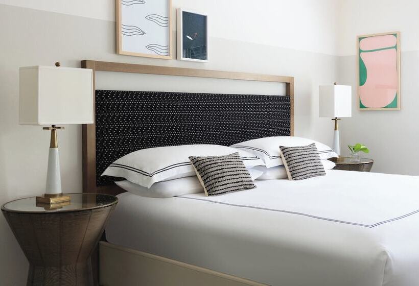 سوییت با چشم‌انداز دریا, Kimpton Surfcomber Hotel, An Ihg